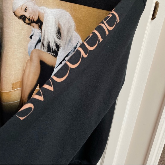 Ariana Grande Sweetener World Tour Black Sweatshirt Size Medium - Picture 5 of 6